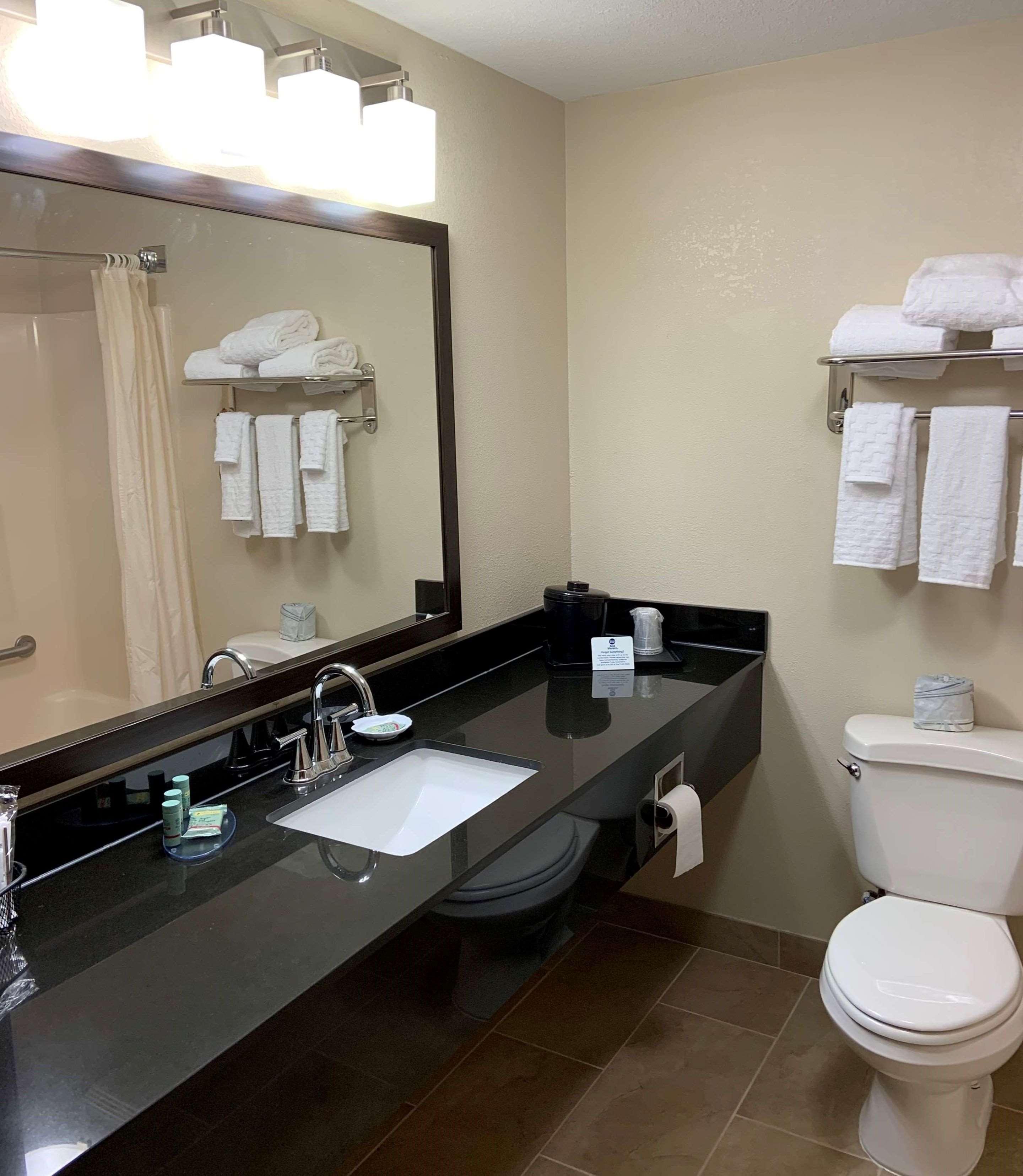 Best Western Airport Inn & Suites Cleveland Brook Park Zewnętrze zdjęcie