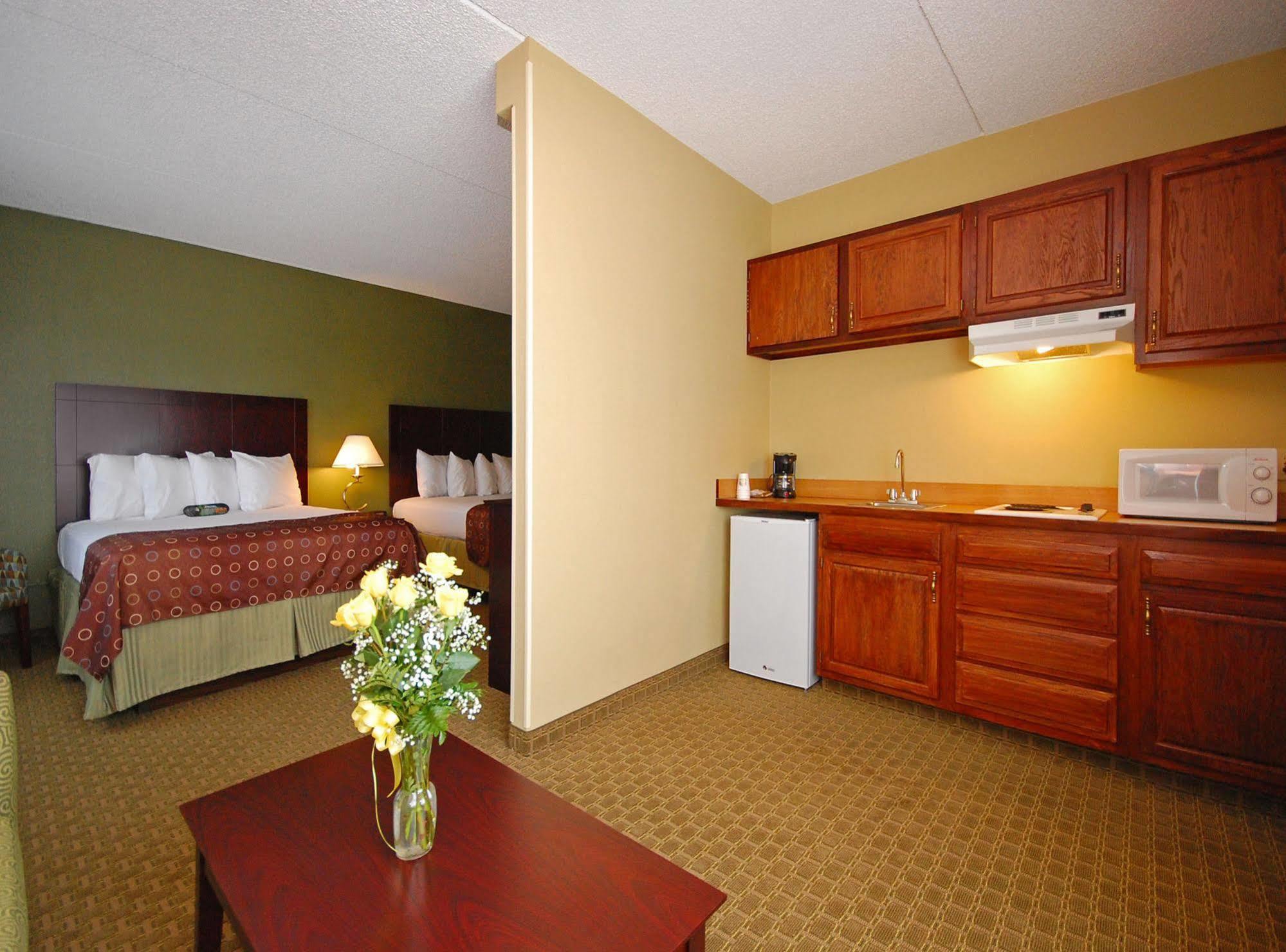 Best Western Airport Inn & Suites Cleveland Brook Park Pokój zdjęcie